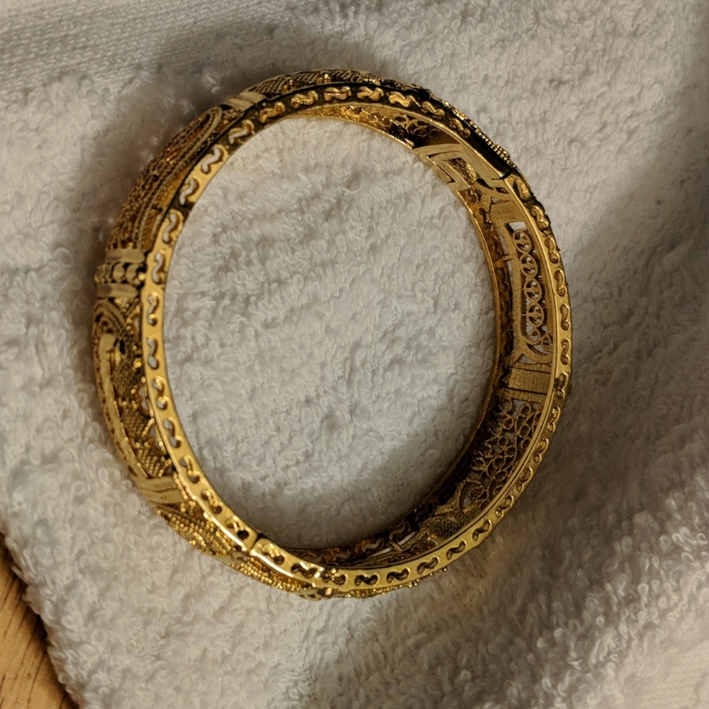 Beautiful bangle - Picture 4 of 6